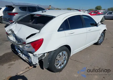 2014 Chrysler 200 Lx z USA, uszkodzony, nr VIN 1C3CCBAB8EN207606